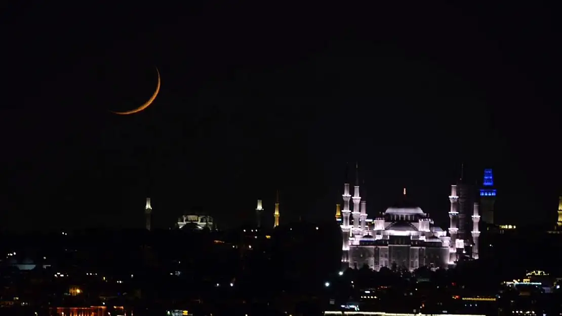 Hilal ile Sultanahmet Camisi buluştu