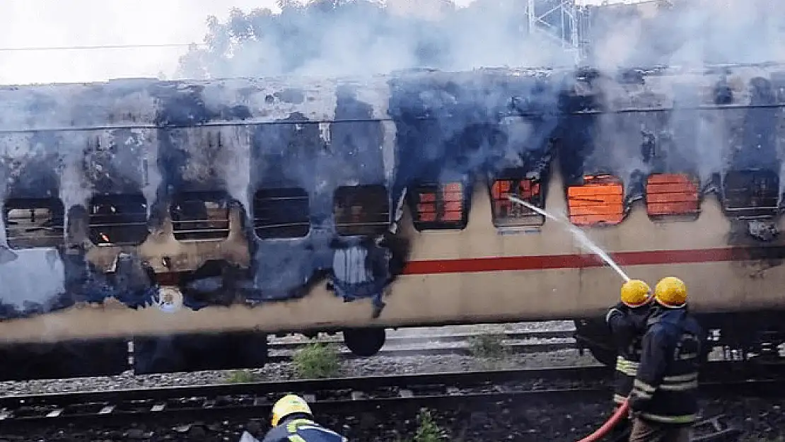 Hindistan’da tren yangını: Çok sayıda ölü ve yaralı var