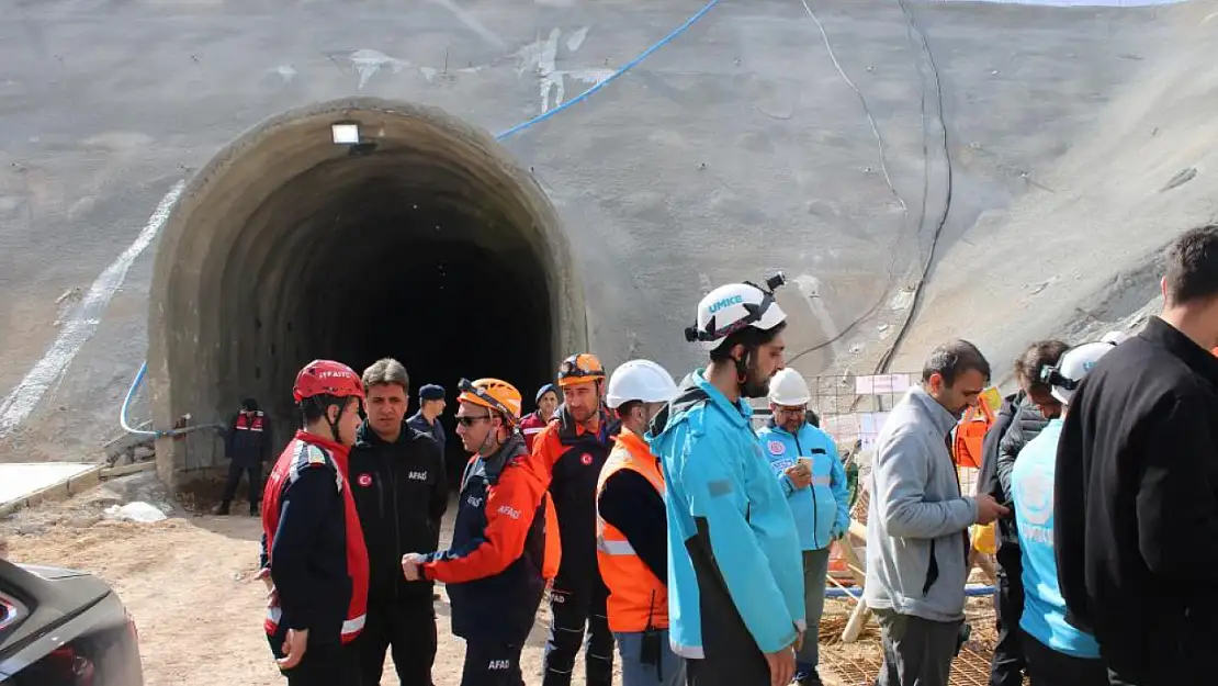 Hızlı tren inşaatında göçük: Ölü ve yaralı var