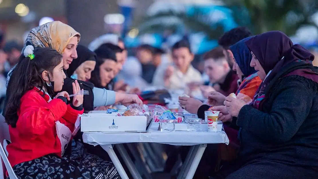 İftar yemekleri Büyükşehir’den