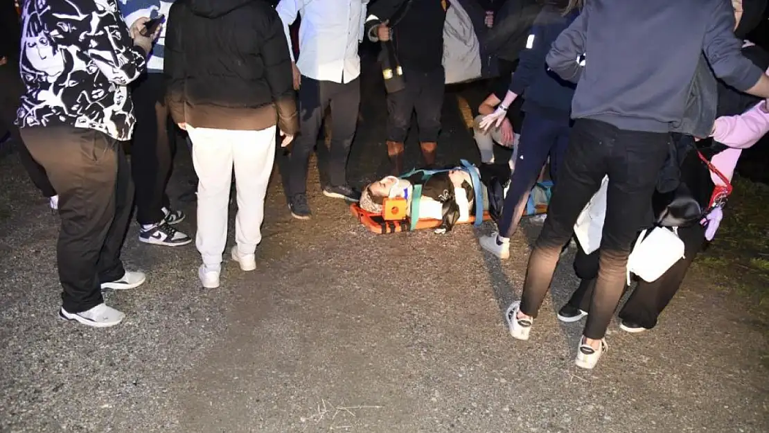İki araç yayaların arasına daldı! Yaralılar var