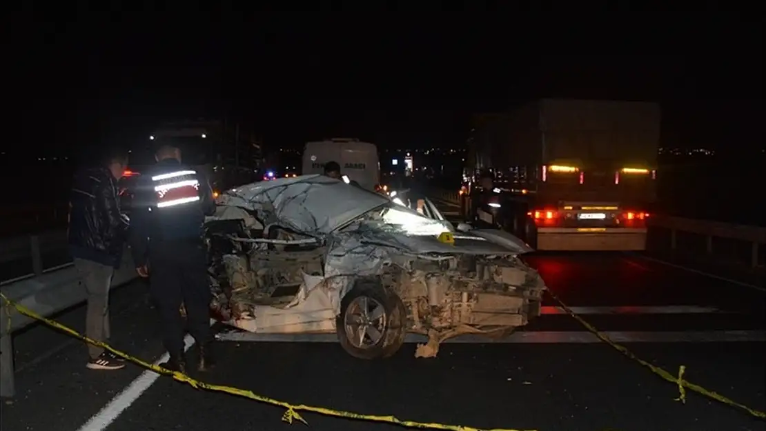 İki araca çarpan otomobildeki 2 kişi öldü, 2 kişi yaralandı