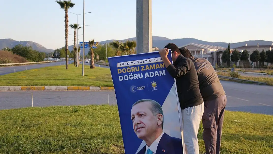 İlçe Seçim Kurulu kararına aykırı o pankartlar kaldırıldı