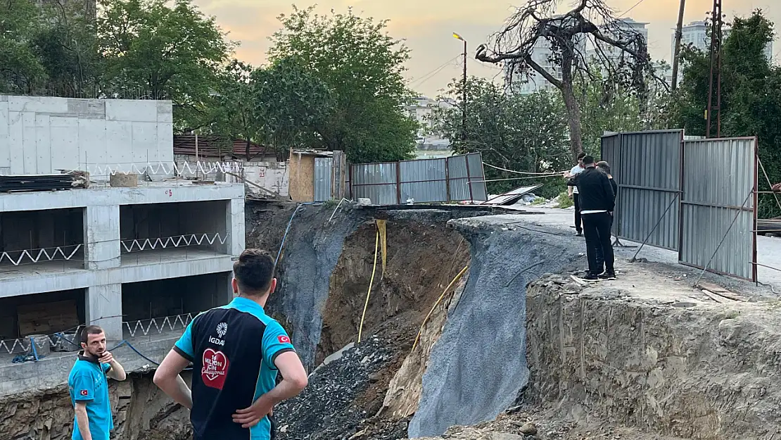 İnşaat çalışması sırasında yol çöktü