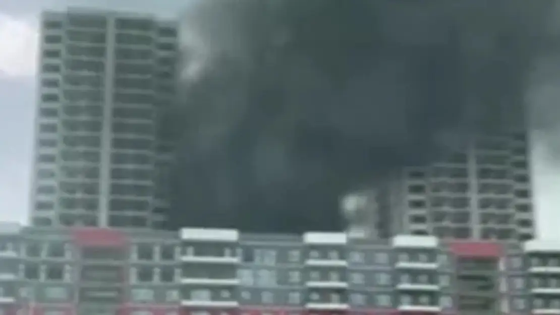 İnşaat halindeki binada çıkan yangın panik yarattı