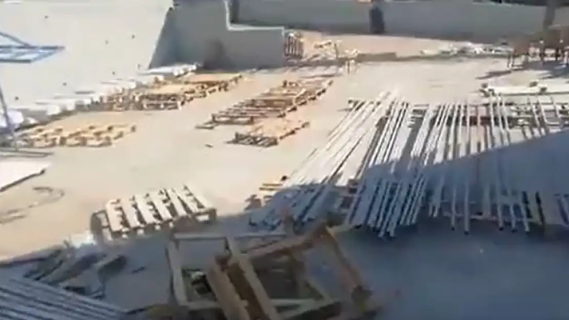 İnşaat sürüyor… Öğrenciler dışarıda kaldı iddiası