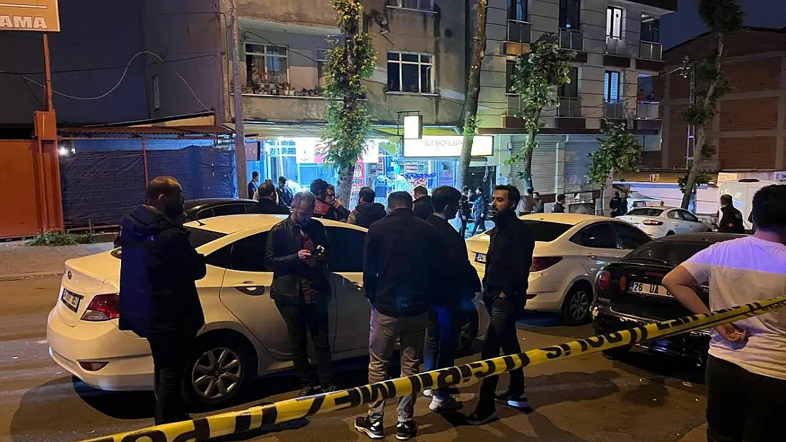 İş yerine ses bombası atıldı: 2 yaralı