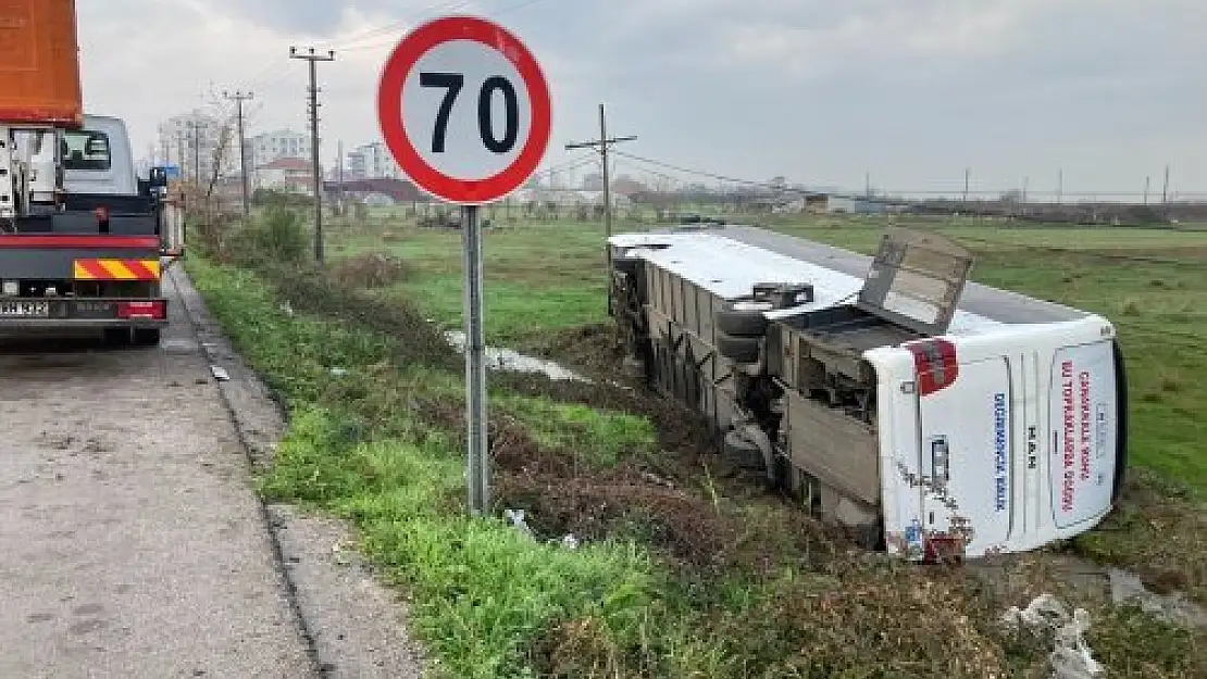 İşçileri taşıyan otobüs kaza yaptı: 5 yaralı