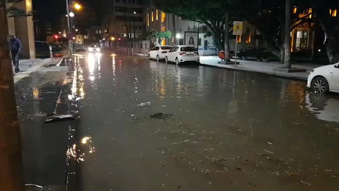 İskenderun’da deniz yükseldi