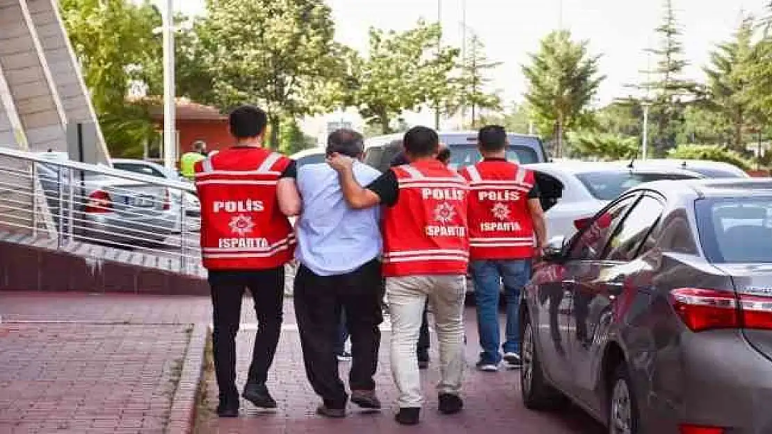 Isparta’da kendisini polis olarak tanıtıp vatandaşın 400 bin lirasını dolandırdı