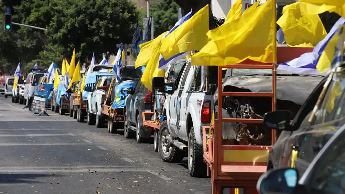 İsrail'de esir yakınlarından konvoylu protesto