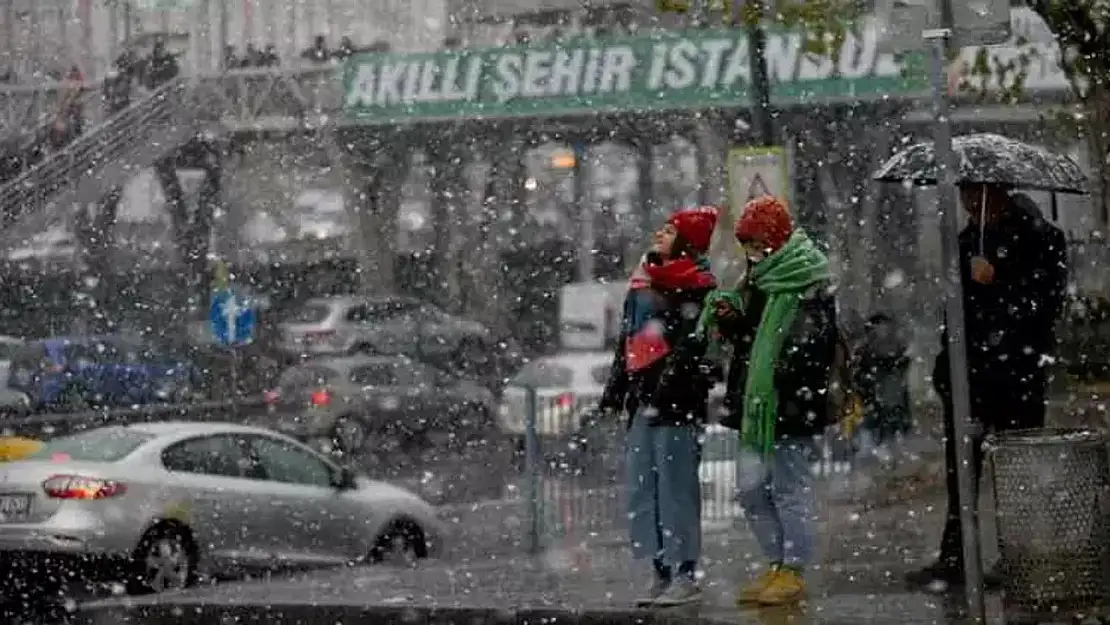 İstanbul Anadolu yakasında kar yağışı başladı