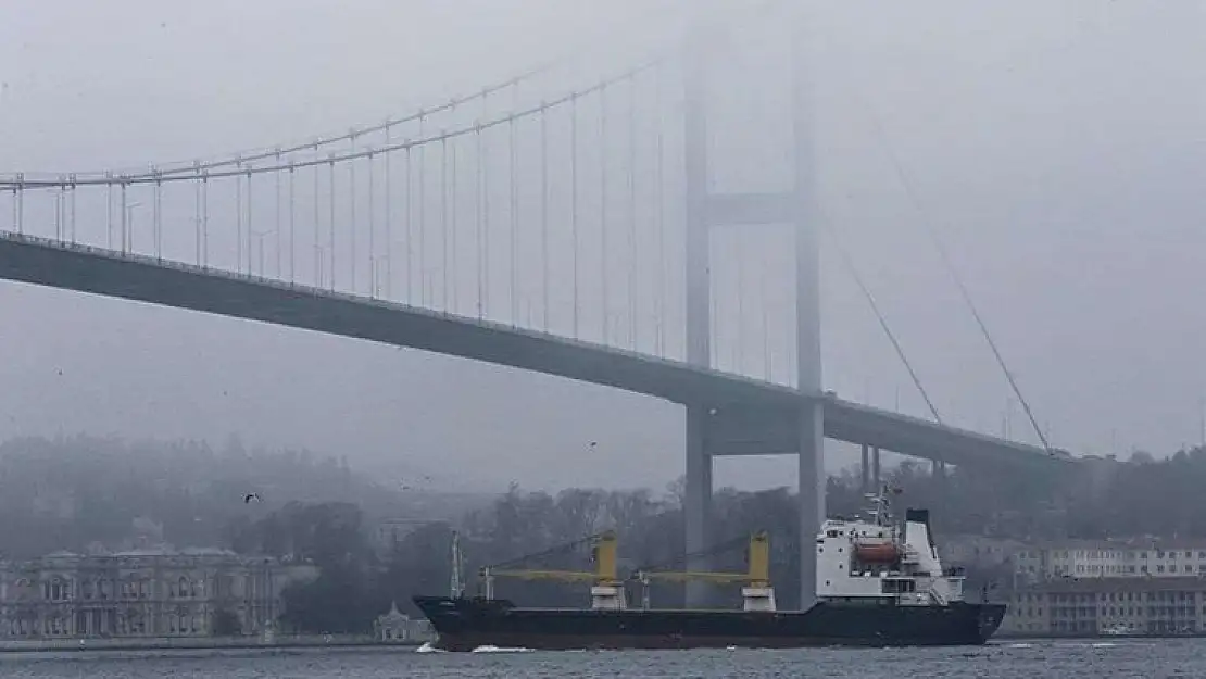 İstanbul Boğazı’nda gemi trafiği yat yarışları sebebiyle durdu