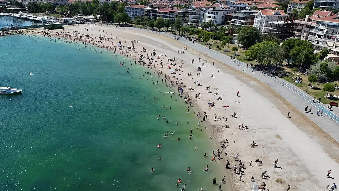 İstanbul dışına çıkamayanlar Yeşilköy sahiline akın etti