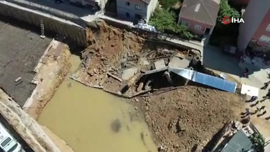 İstanbul, Sarıyer’de yol çöktü