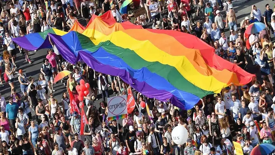 İstanbul’da LGBT yürüyüşleri yasaklandı