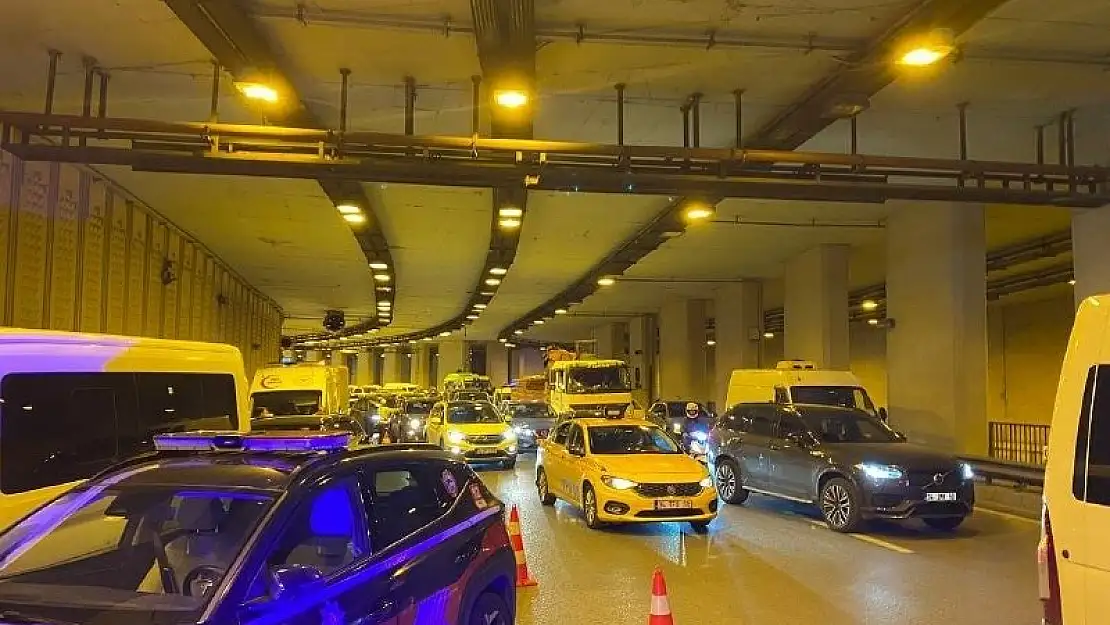 İstanbul’da trafikte korkutan yangın