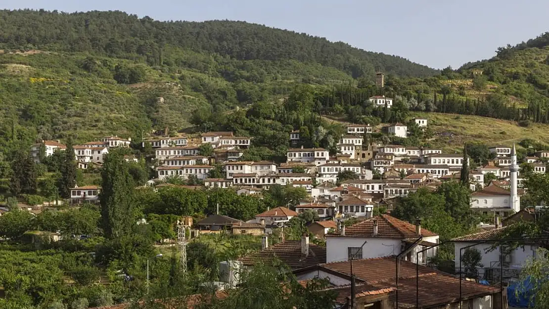 İtalya'daki kasabaları aratmıyor: İzmir'in inci köyü görenleri mest etti!