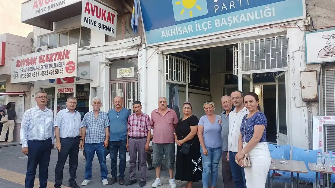 İYİ Parti Akhisar İlçe Teşkilatı yönetiminden 14 kişi istifa etti