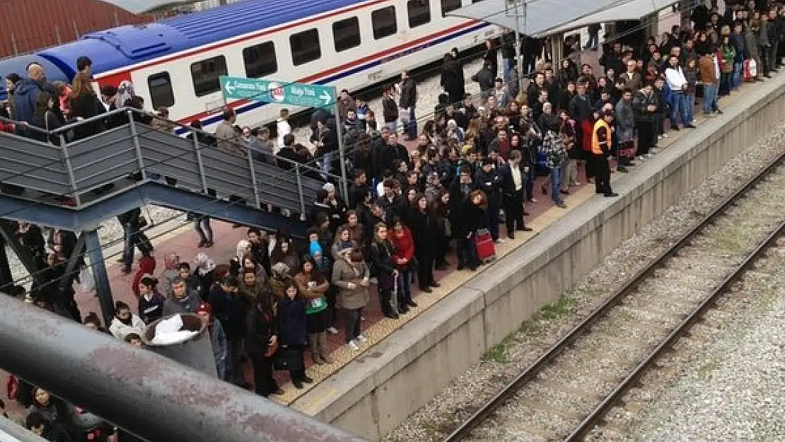 İzban: Tren kaos yönüne gider