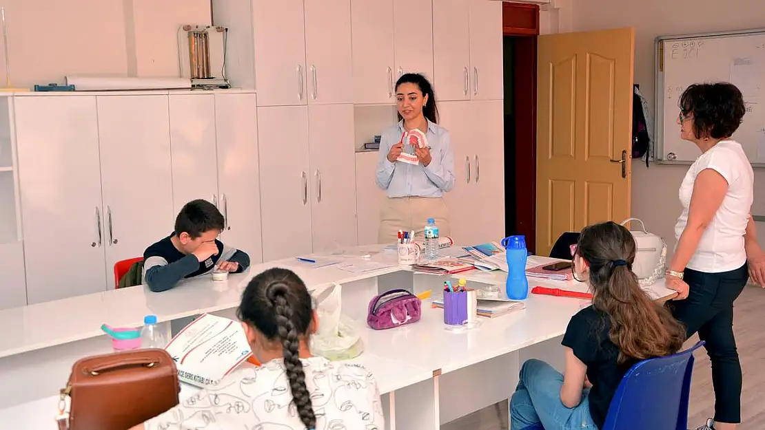 İZDO’dan Görme Engelli Öğrencilere Ağız ve Diş Sağlığı Eğitimi