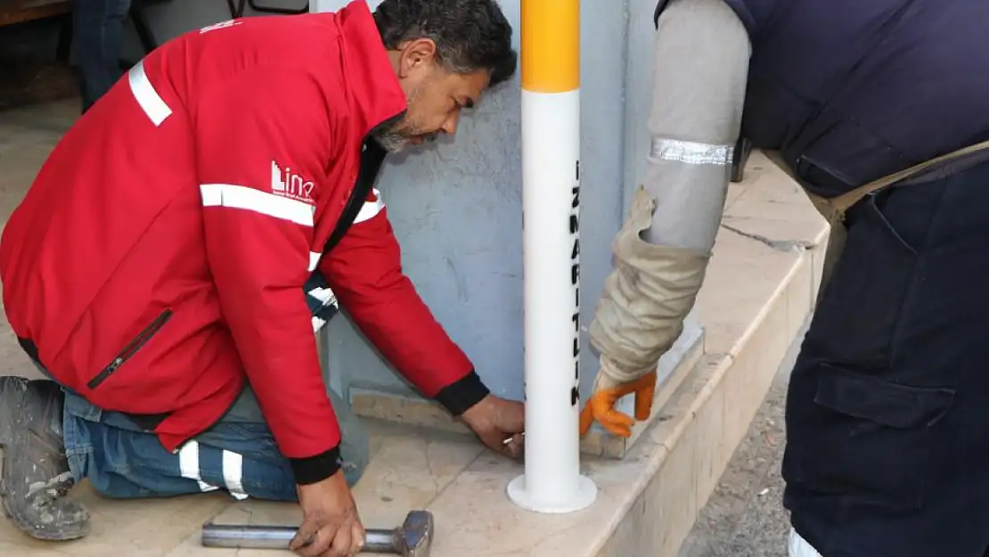 İzmarit kirliliğine son! Yere atanlara ceza geliyor