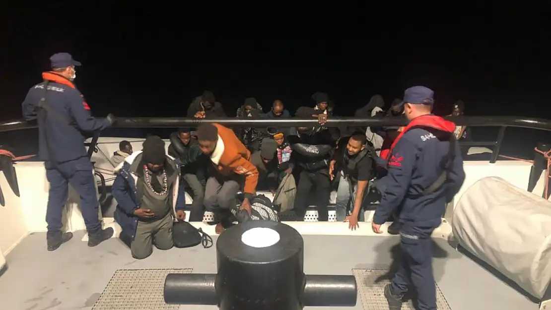 İzmir açıklarında can pazarı: Yasa dışı geçiş yaparken ele geçirildi!