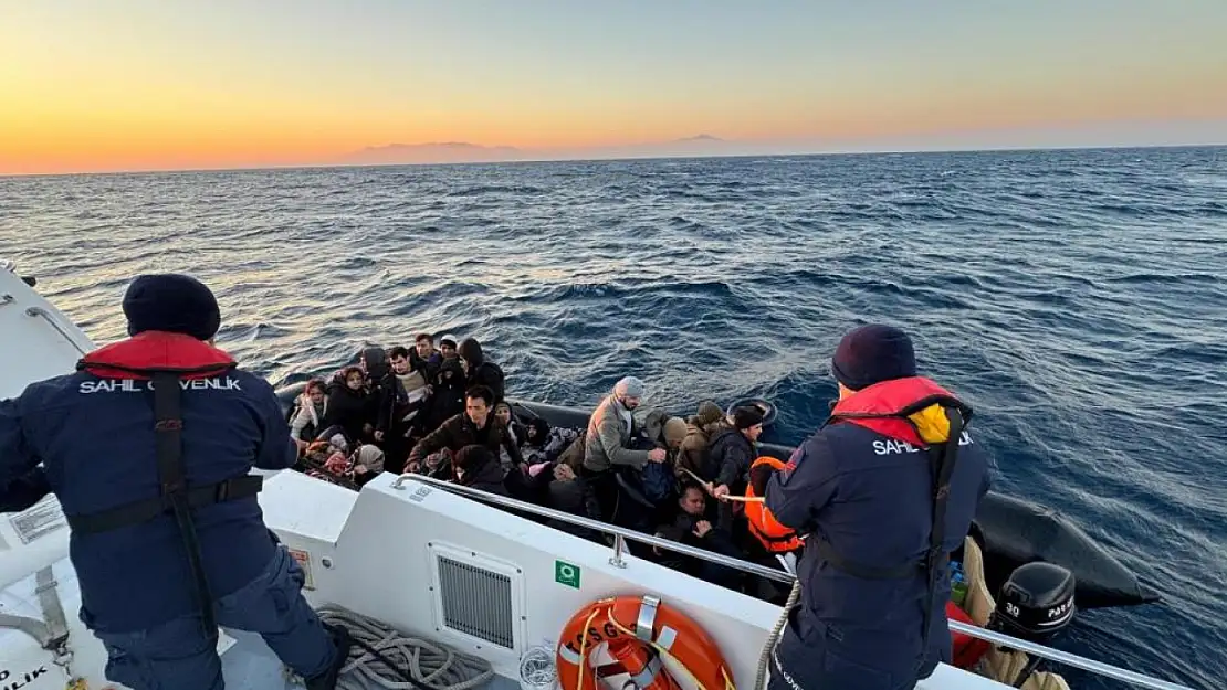 İzmir açıklarında göçmen alarmı: Lastik botla ölüme yolculuk