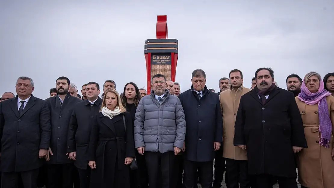 İzmir bütün kalbiyle deprem bölgesinde