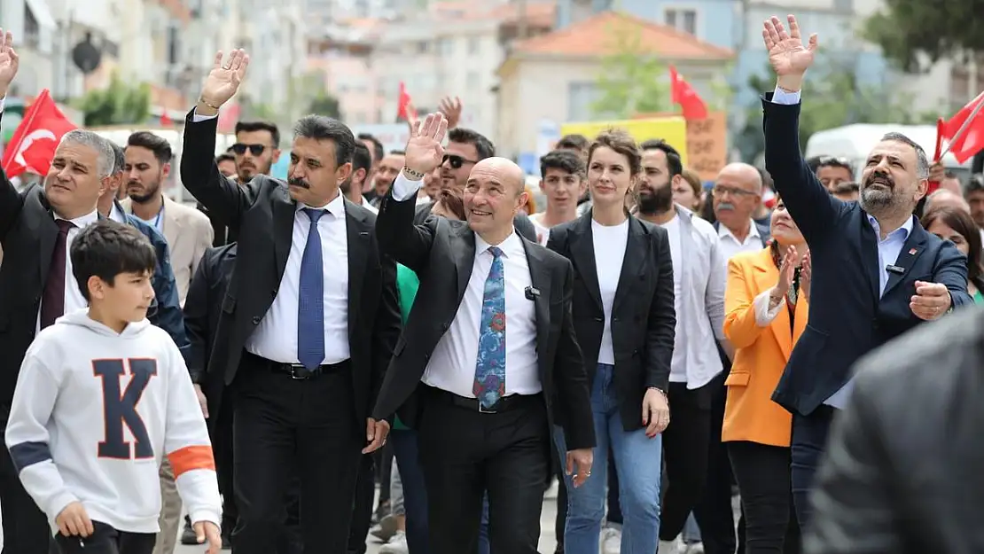 İzmir Büyükşehir Belediye Başkanı Tunç Soyer ve Şenol Aslanoğlu Dikili’de coşkuyla karşılandı