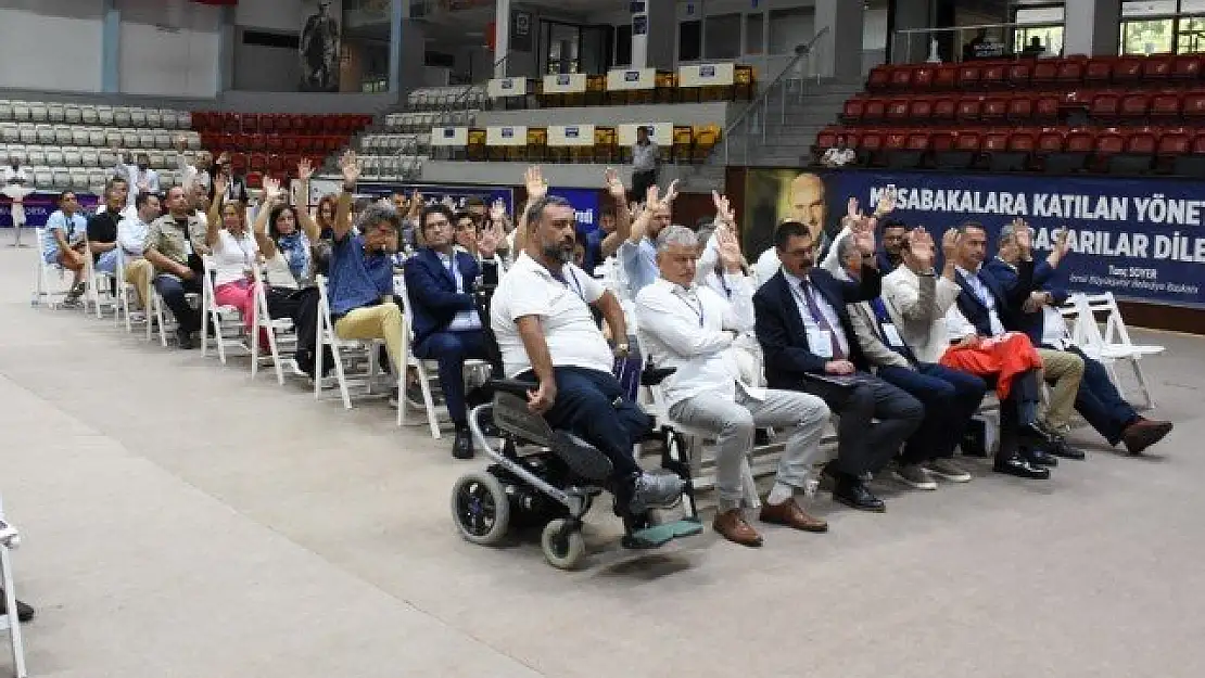 İzmir Büyükşehir Belediyesi Gençlik ve Spor Kulübü’nde bayrak değişimi