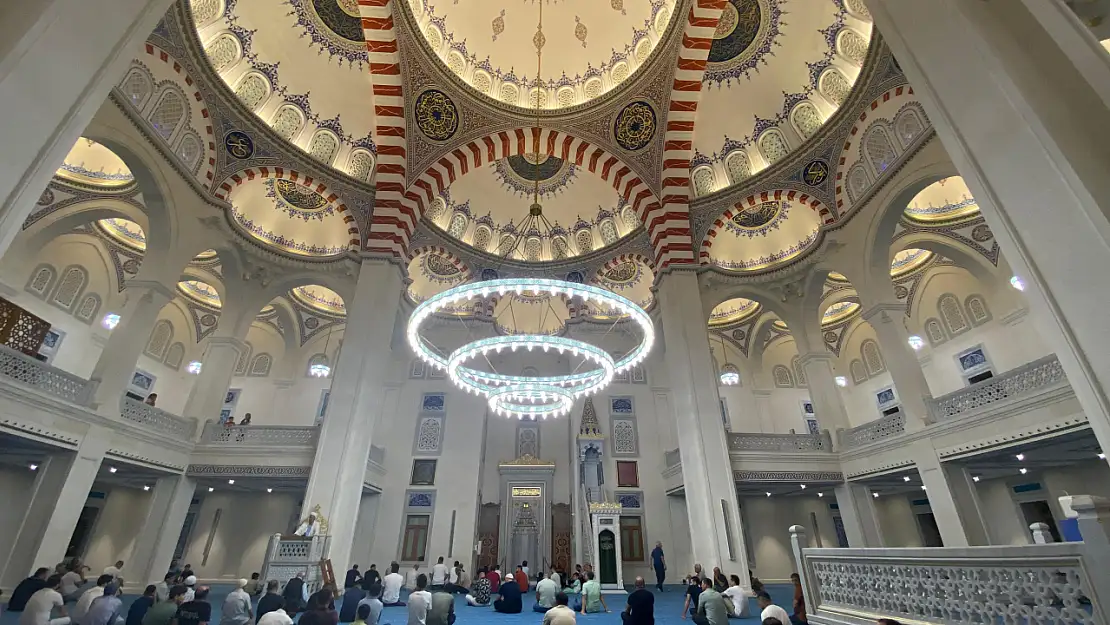 İzmir camilerinde Mevlid Kandili yoğunluğu