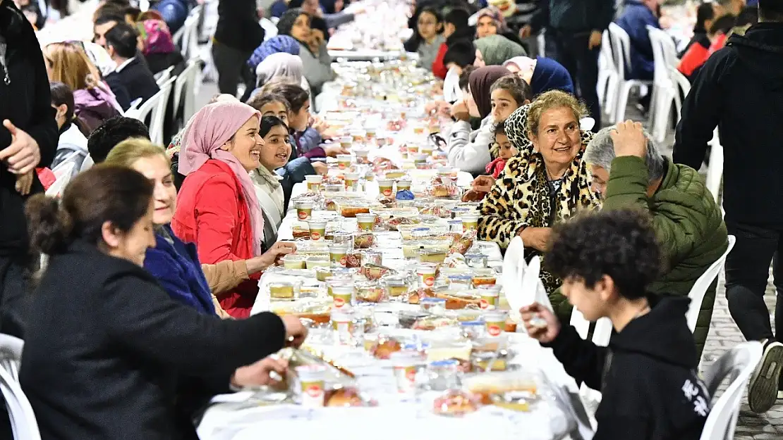 İzmir'de 30 gün boyunca 30 ilçede yemek verilecek: 1 Mart'ta başlıyor - Ödemiş, Tire, Bayındır, Menderes, Torbalı, Aliağa...