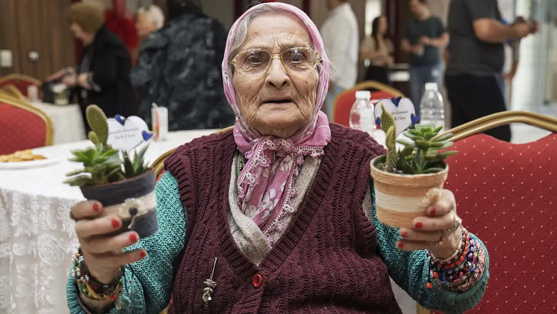 İzmir'de annelere en özel kutlama