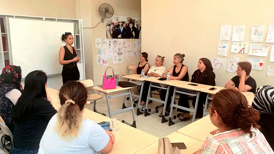 İzmir'de annelere özel seminer: Hangi konular gündeme geldi?