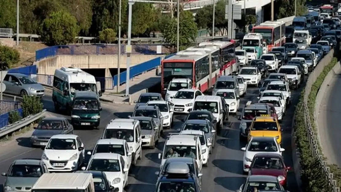 İzmir'de arabası olanları üzecek gelişme: Zam geldi, yeni fiyat ortaya çıktı