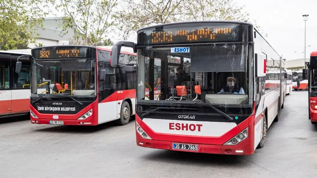 İzmir'de belediye otobüsü alev alev yandı!