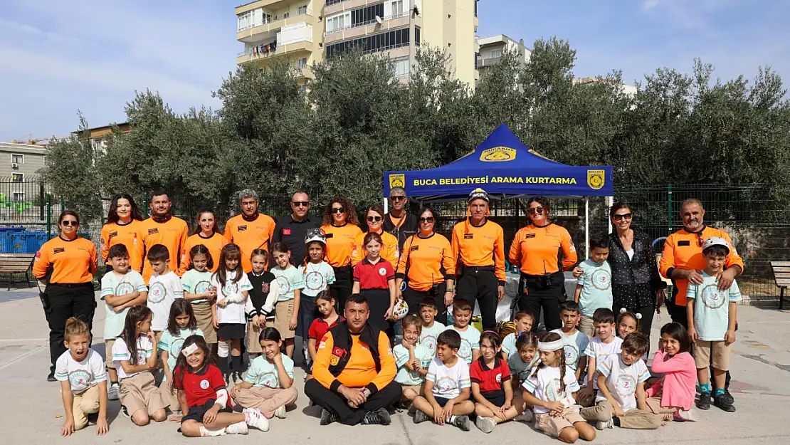 İzmir'de çocuklar kolları sıvadı ! Tehlikelere karşı hazırlanıyorlar!  