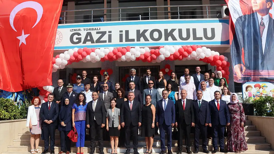 İzmir'de eğitim öğretim yılı coşkuyla başladı