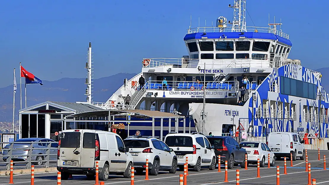 İzmir'de feribot tarifesine indirim: Otomobil sahiplerine özel fırsat! 