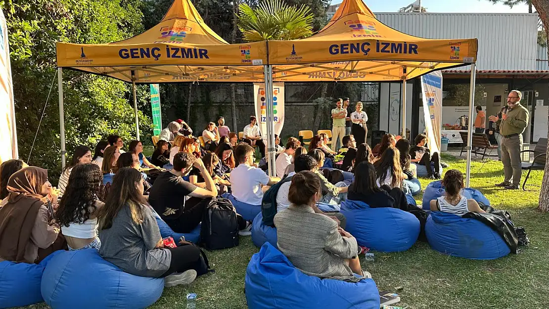 İzmir'de gençlerin 'Deneyim Yolculuğu' başladı: Psikolojik danışmanlıkla yeni ufuklar mı açılıyor?