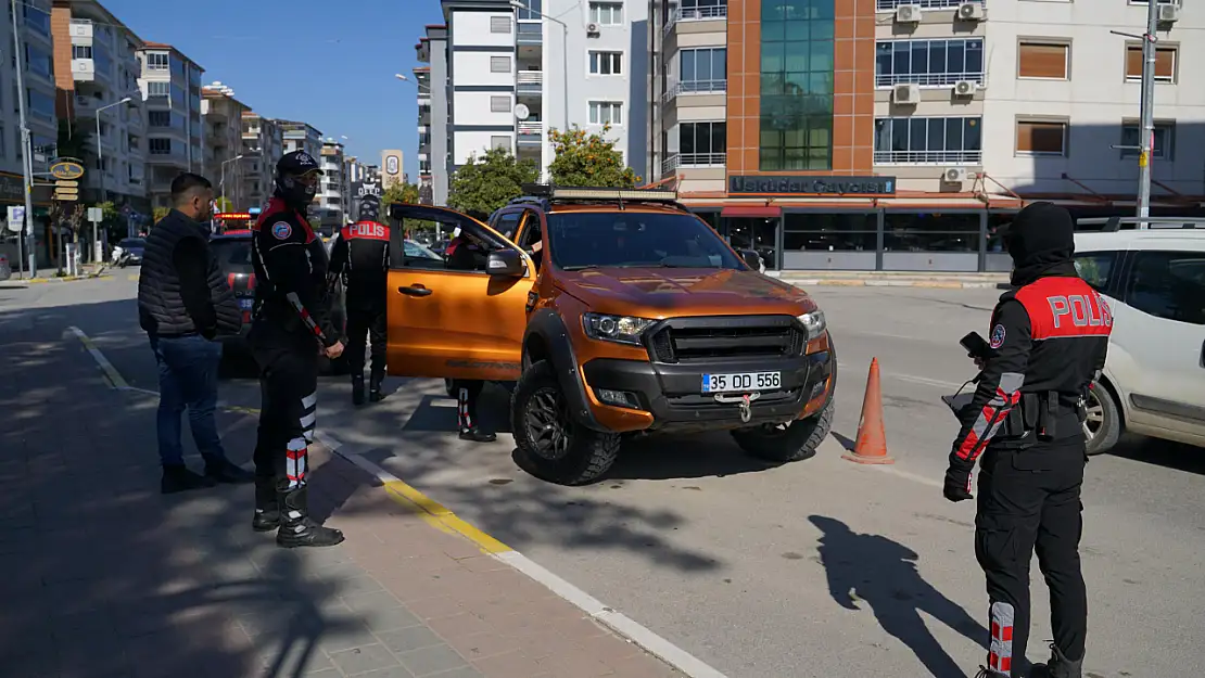 İzmir'de geniş çaplı trafik denetimi