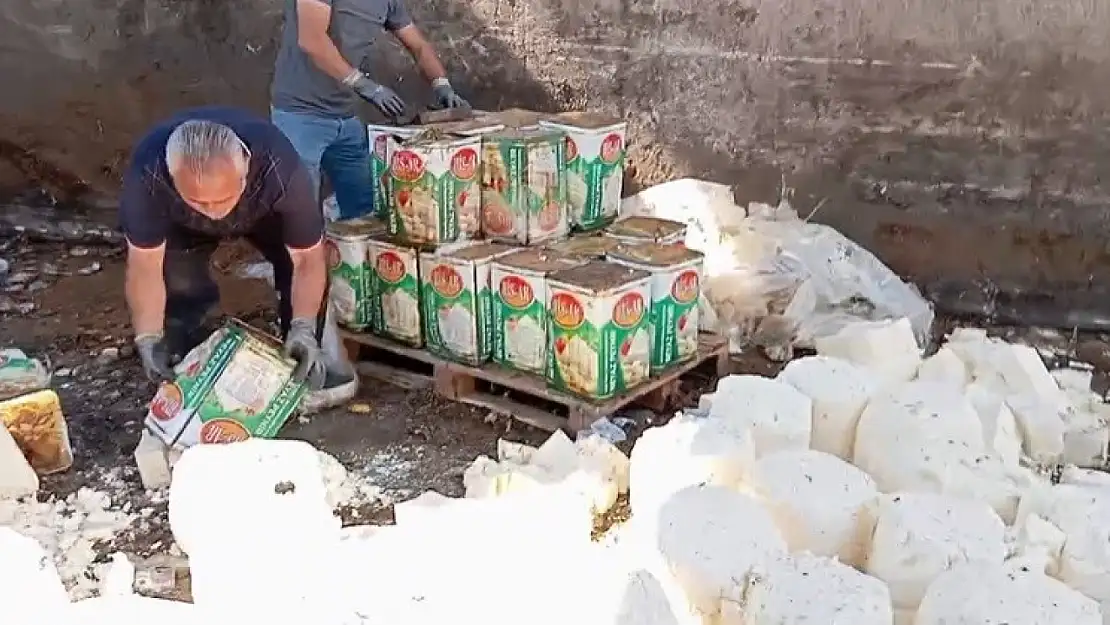 İzmir'de gıda katliamı: Tonlarca tarihi geçmiş ürün ele geçirildi!