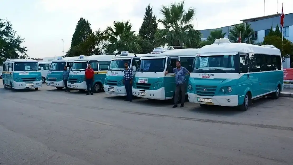 İzmir'de grev ulaşımı felç etti, ESHOT'ların yükü minibüslere kaldı