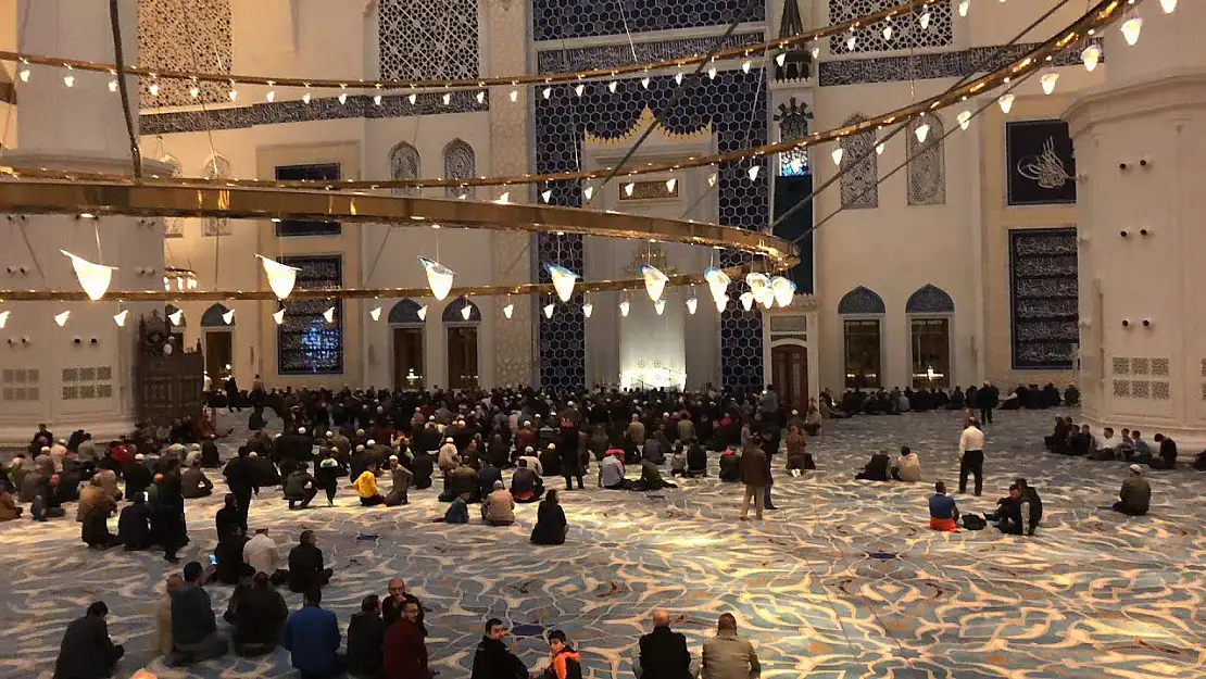 İzmir'de hatimle teravih namazı kılınacak camiler belli oldu! İşte 2025 listesi