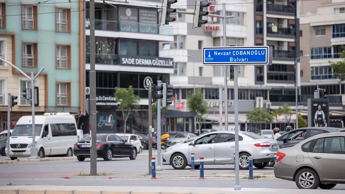 İzmir'de iki değerli isme vefa