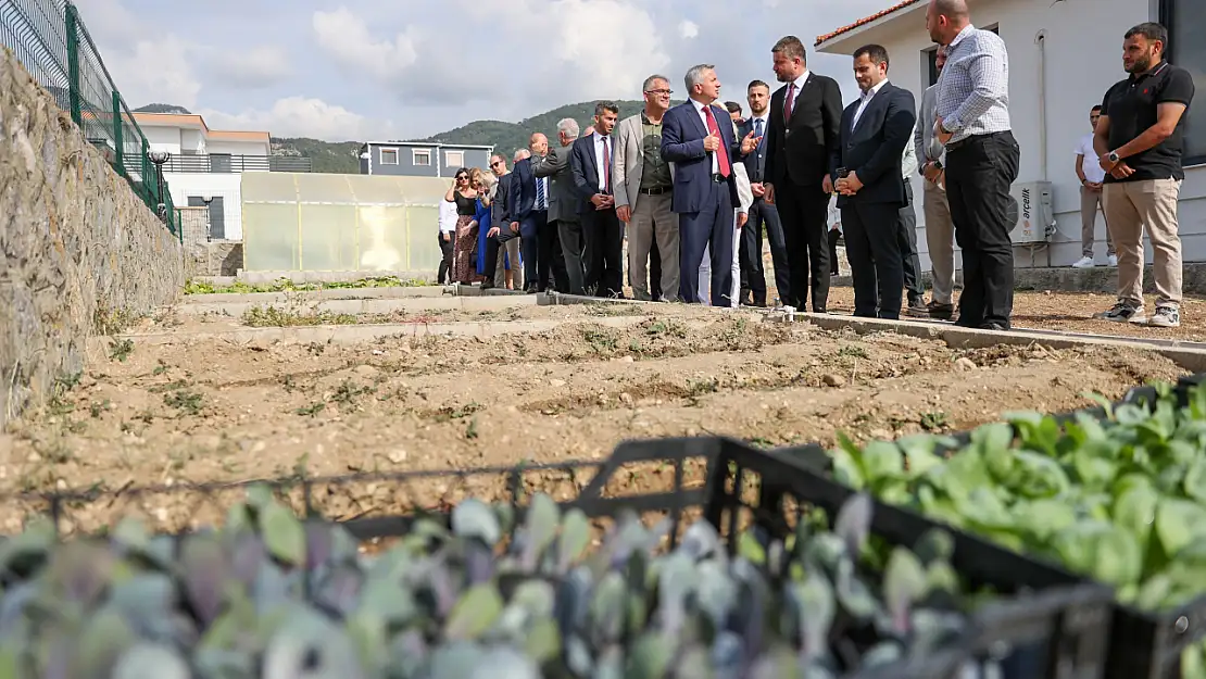 İzmir'de 'Kardeşlik Şenliği' konukları tarihi dokuya yolculuk yaptı