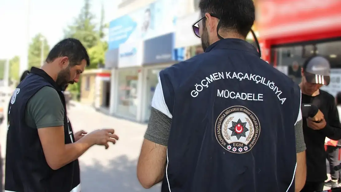 İzmir'de kayıt dışı göçmen operasyonu