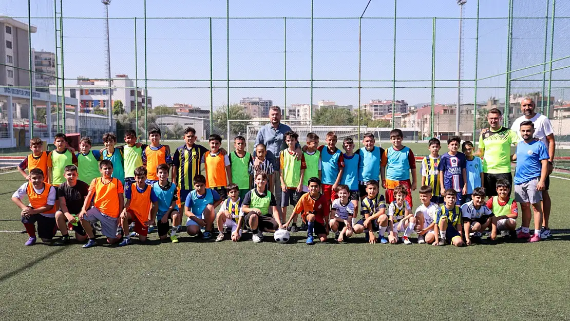 İzmir'de 'Kış Futbol Okulu' açıldı: Kayıtlar başladı!