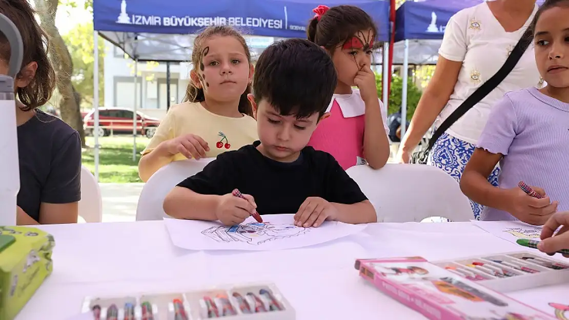 İzmir'de Kitap Takas Şenliği yoğun ilgi gördü